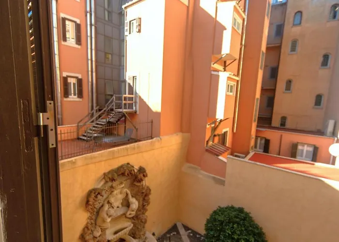 Trevi My Charming Home, At Trevi Fountain דירה