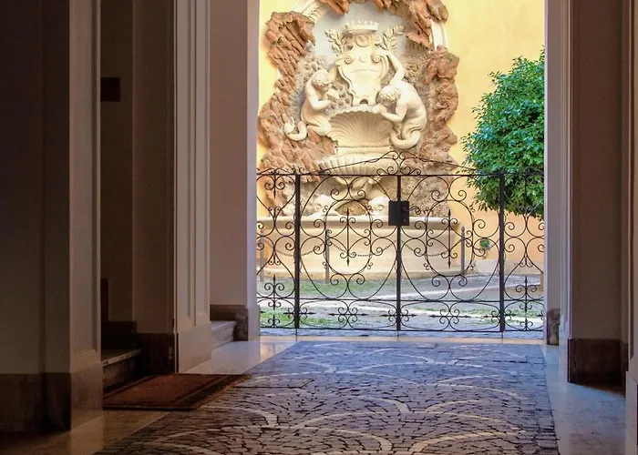 Trevi My Charming Home, At Trevi Fountain * רומא